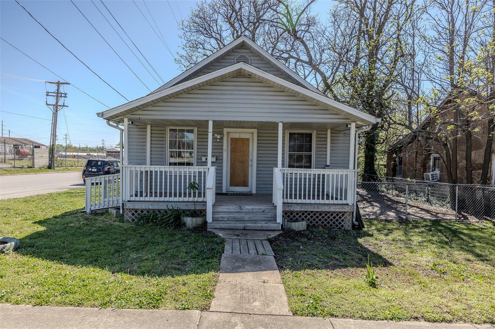 Property Photo: 211 Van Buren Street MO 65536