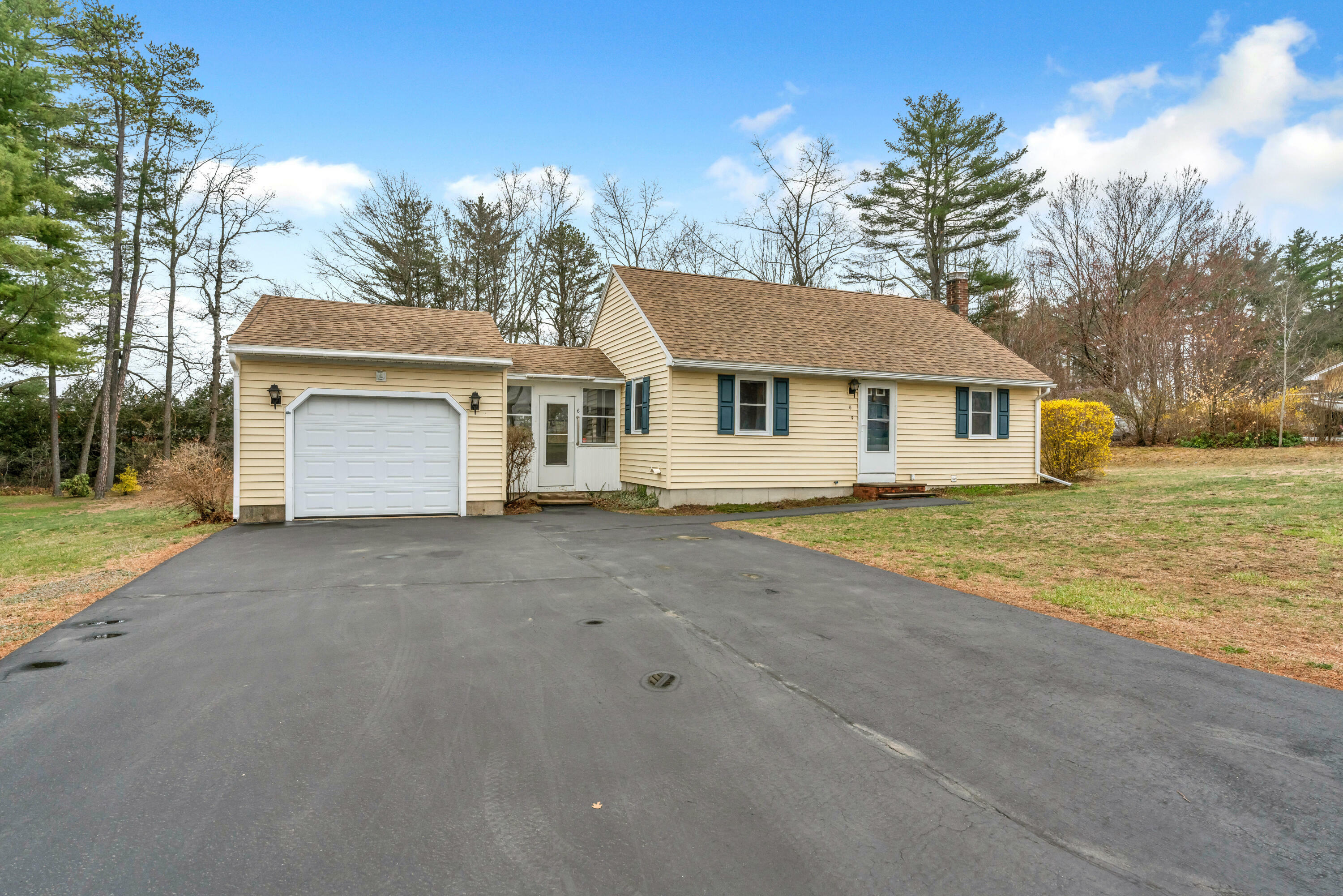 Property Photo: 6 Andrew Avenue ME 04073