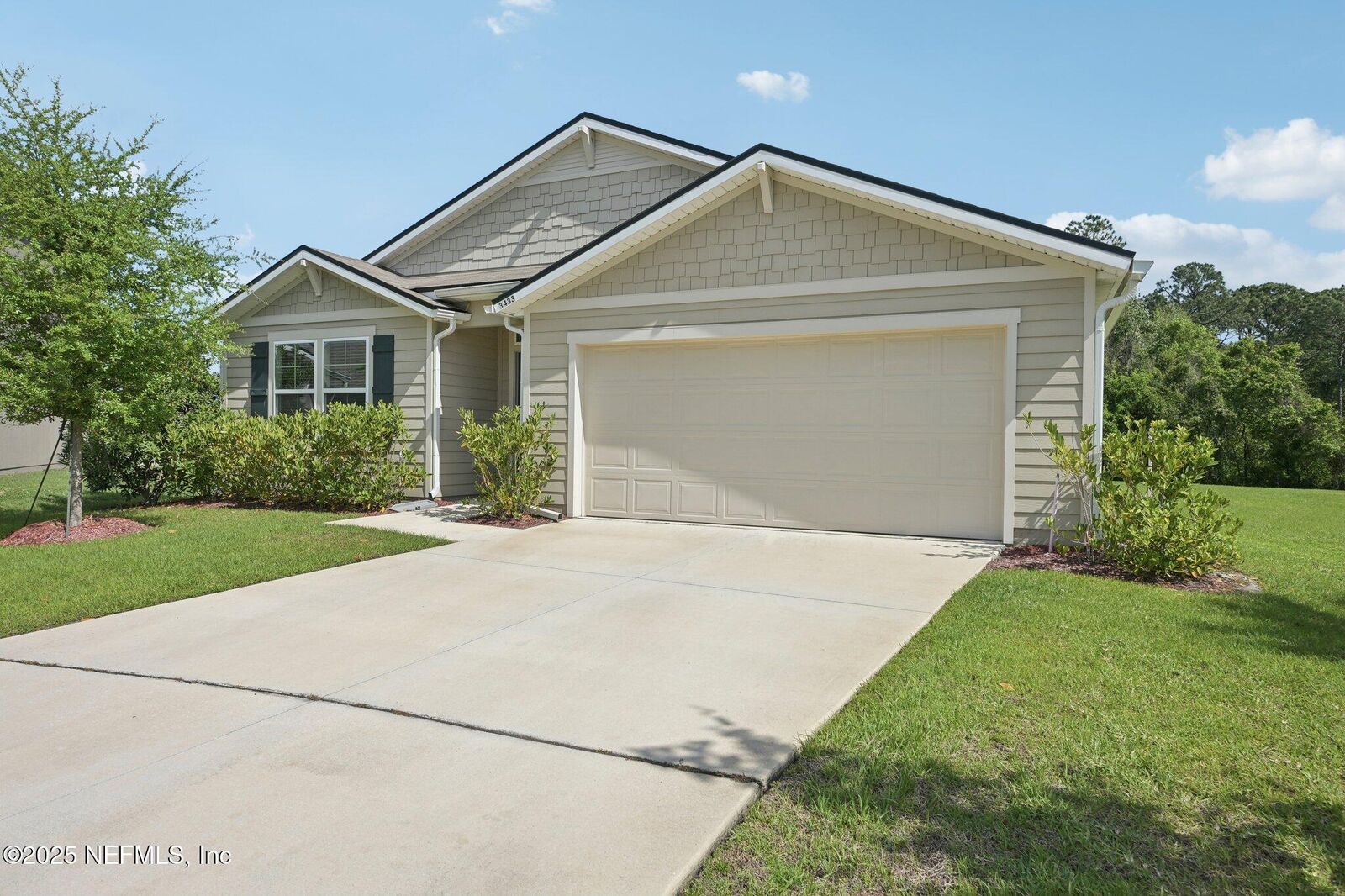 Property Photo: 3433 Ringtail Court FL 32043