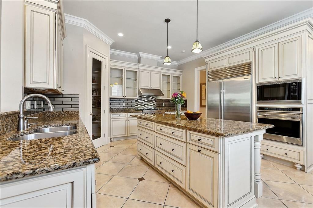 Property Photo: 607 N Hullen Street LA 70001