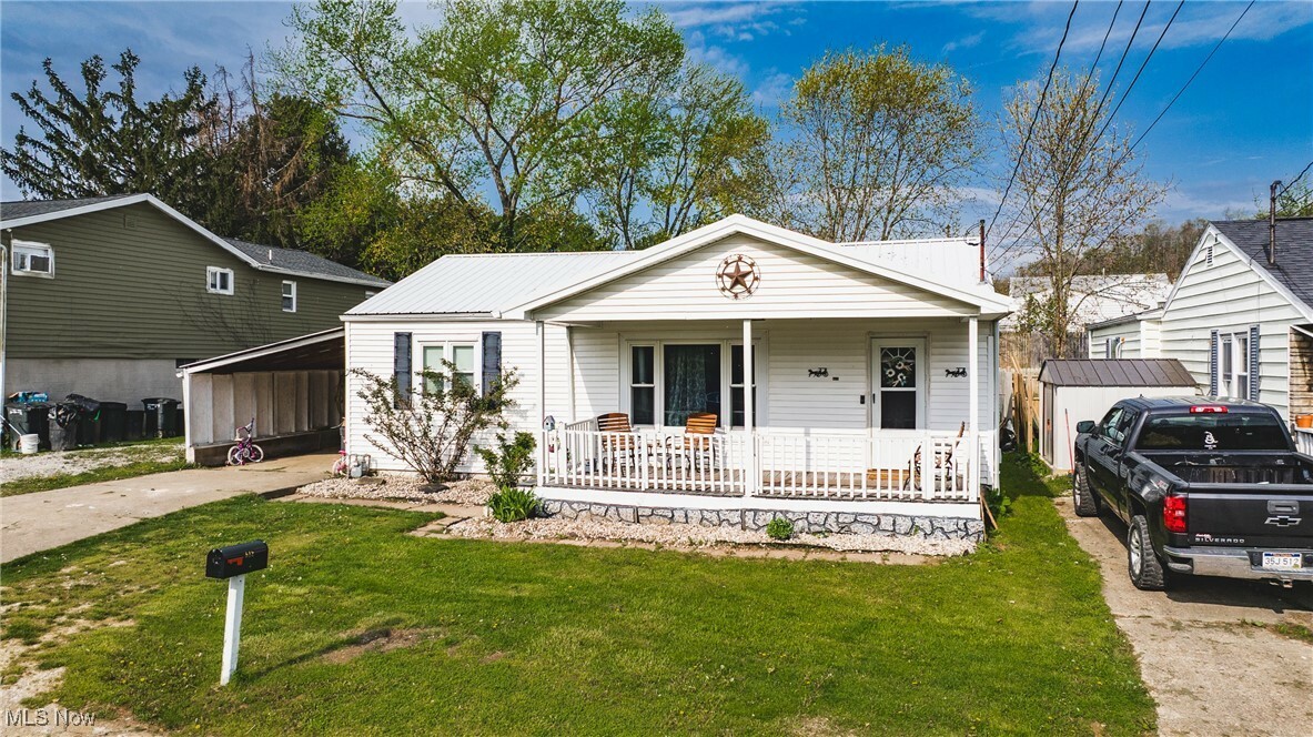 Property Photo: 512 Victoria Avenue WV 26101