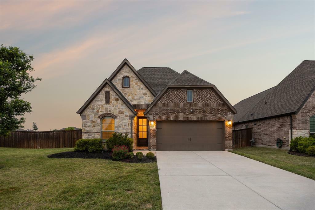 Property Photo: 8517 Holliday Creek Way TX 75071