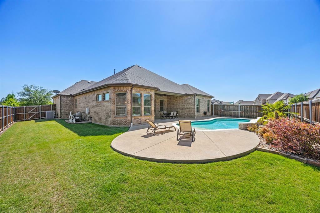 Property Photo: 2901 Warriston Drive TX 76063