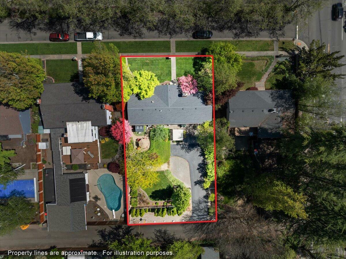 Property Photo: 109 Kensington OR 97504
