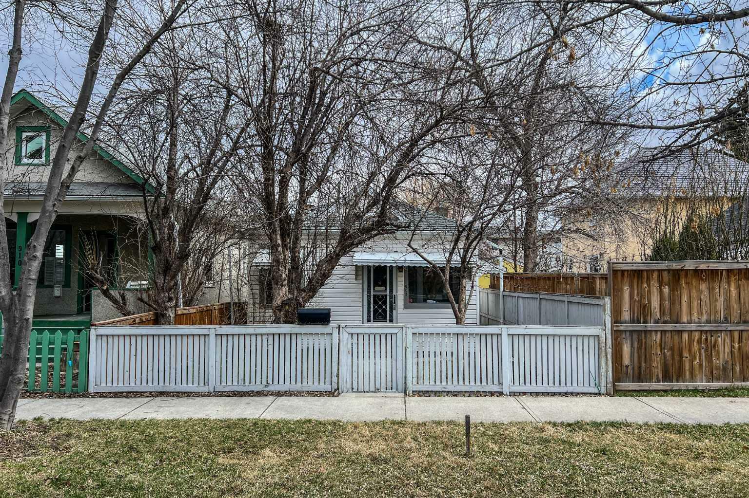 Property Photo: 908 5 Street NW AB T2N 1R2