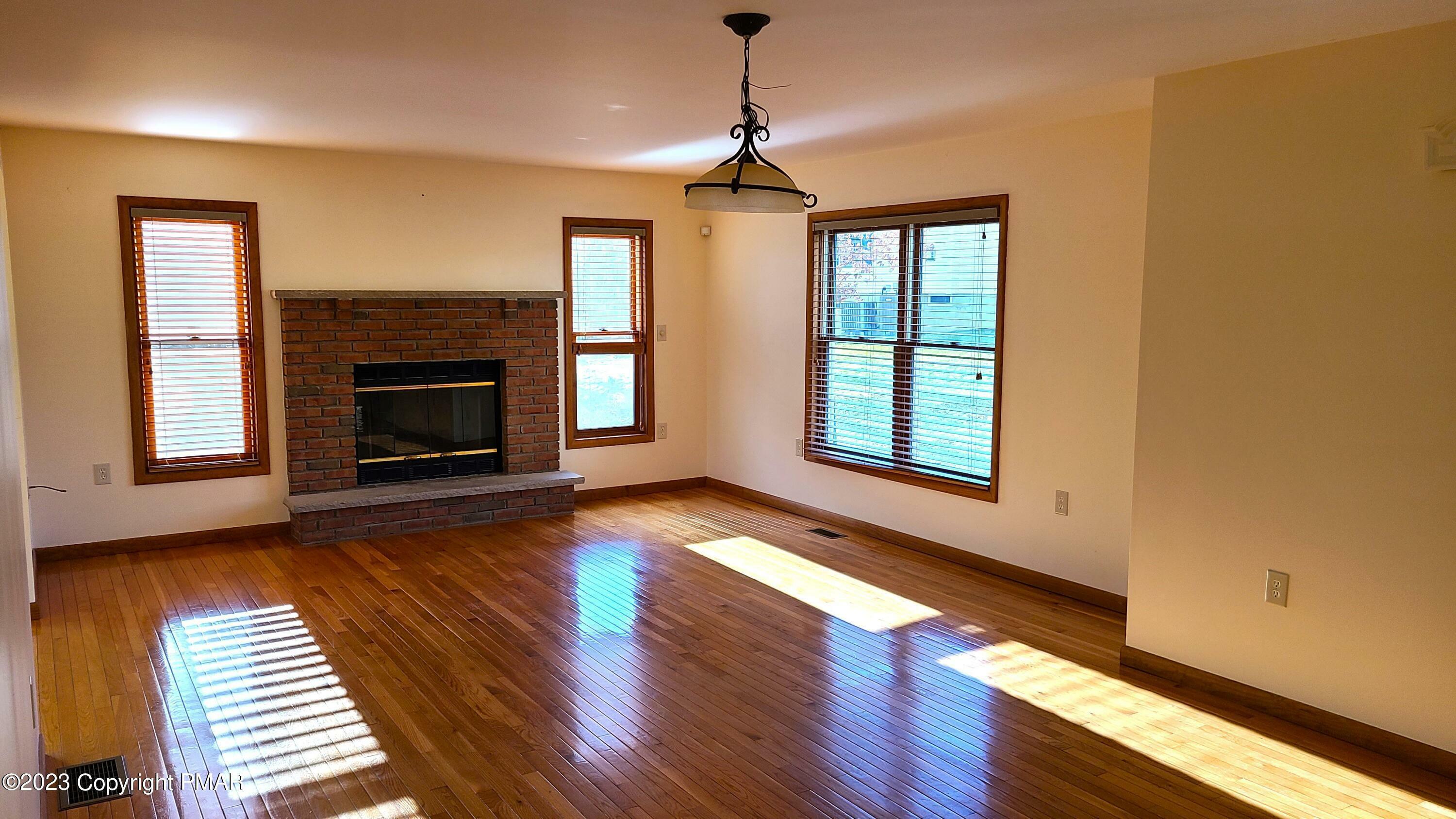Property Photo: 907 Thornberry Court PA 18302