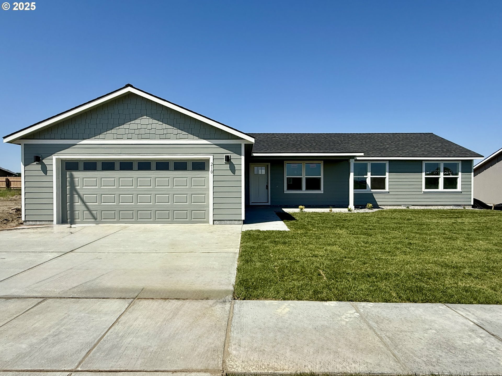 Property Photo: 210 SW Sparrow St OR 97818