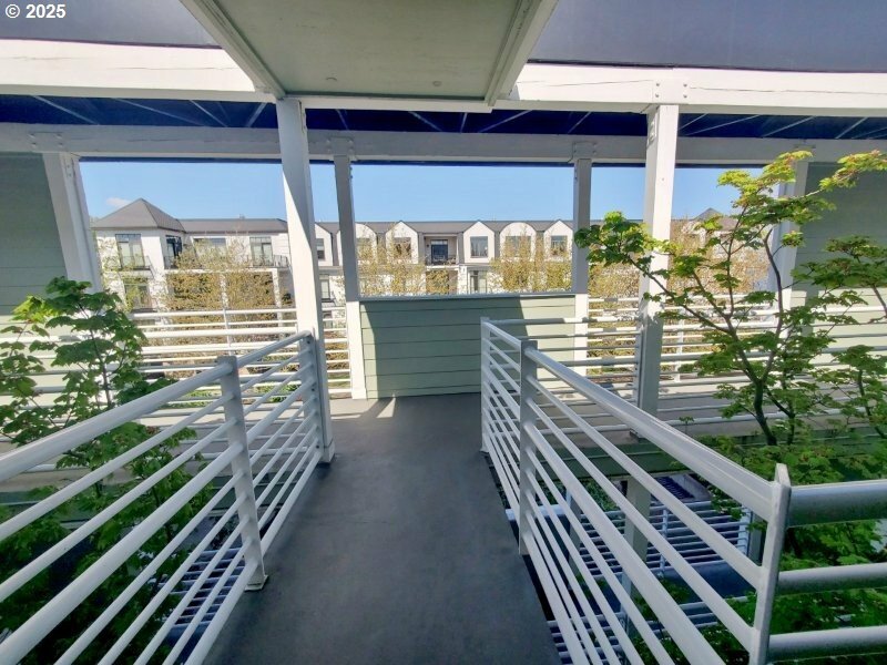 Property Photo: 277 N Hayden Bay Dr OR 97217