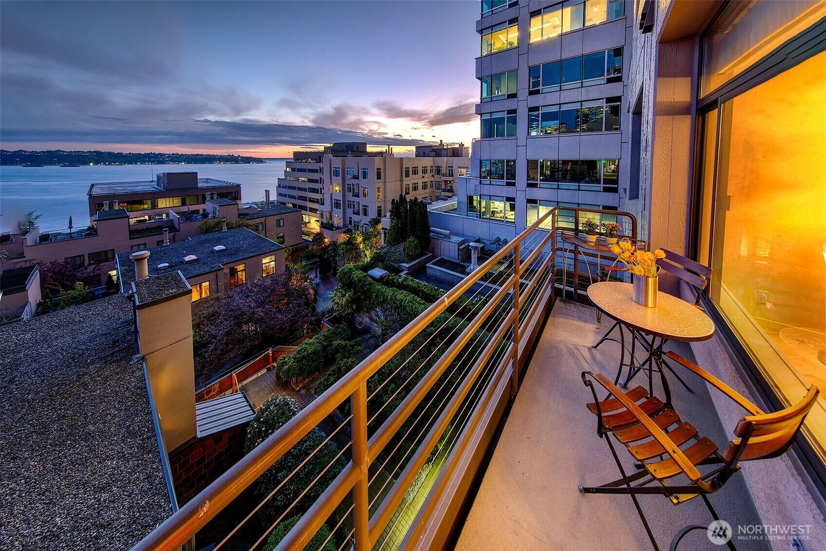 Property Photo: 2021 1st Avenue F4 WA 98121