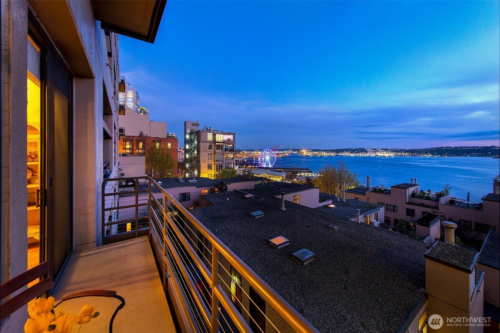 Property Photo:  2021  1st Avenue F4  WA 98121 