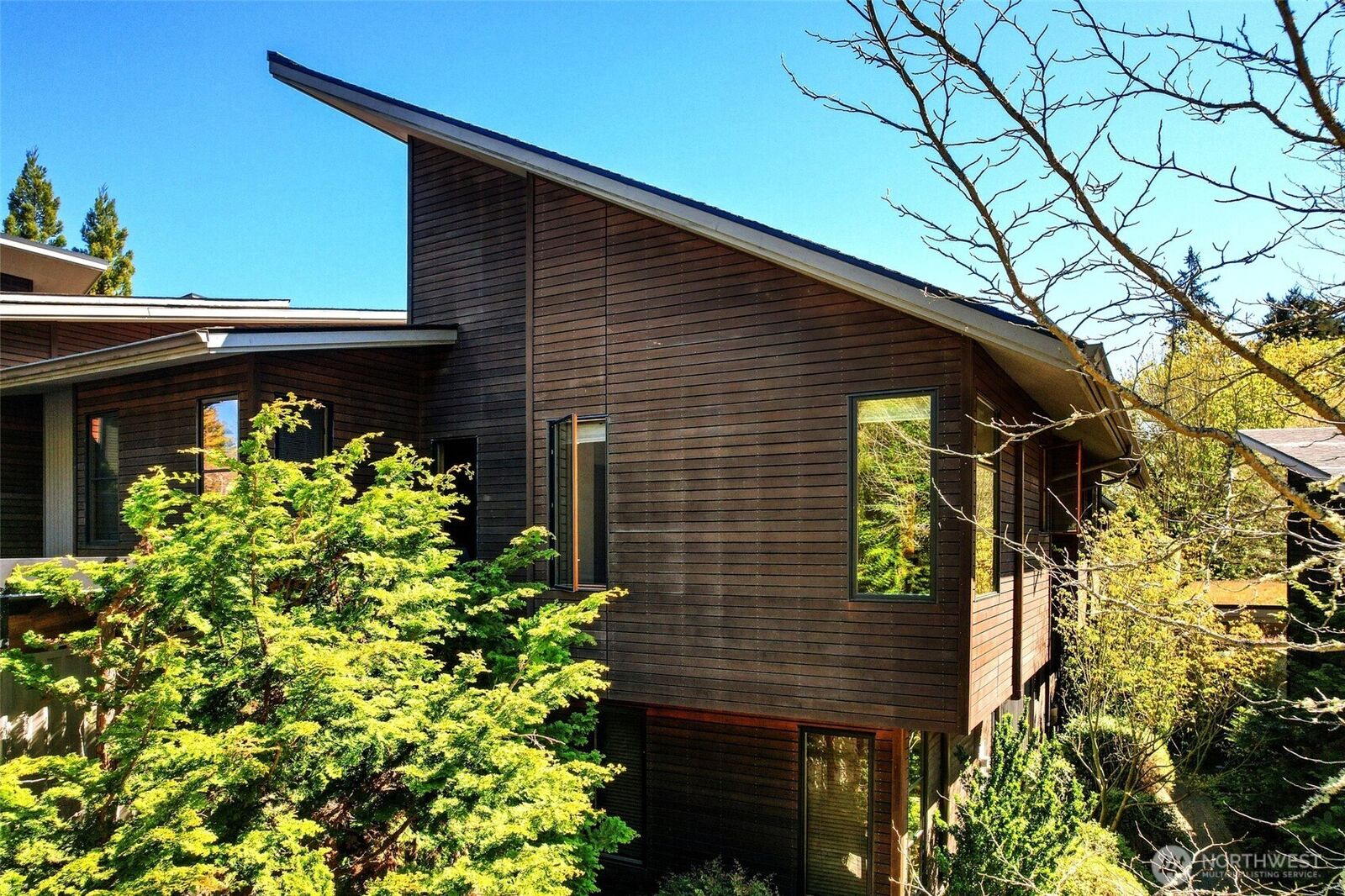 Property Photo:  752  Vineyard Lane L205  WA 98110 