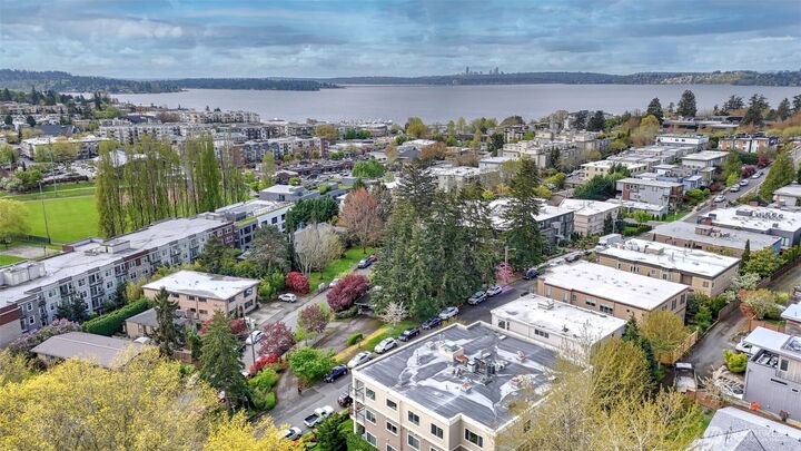 Property Photo: 322 5th Avenue 202 WA 98033
