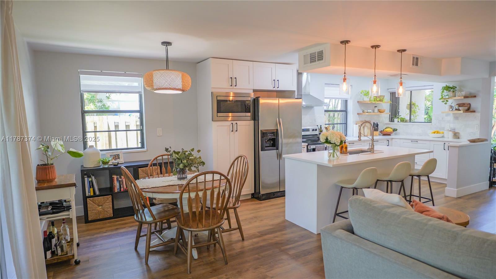 Property Photo: 2520 NE 9th St FL 33304