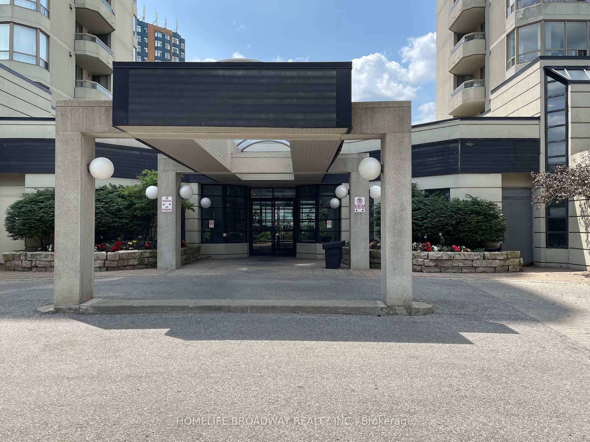 Property Photo: 150 Alton Towers Circle 1714 ON M1V 4X7