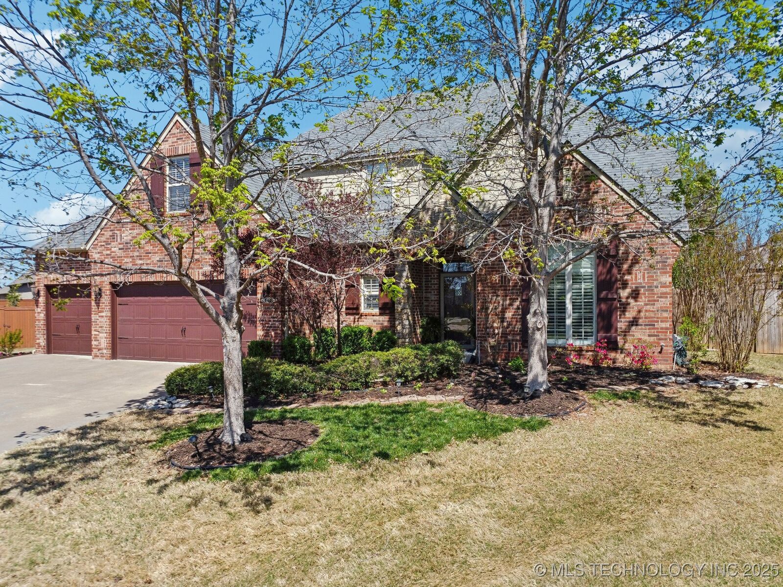 Property Photo:  3903 S Tamarack Place  OK 74011 