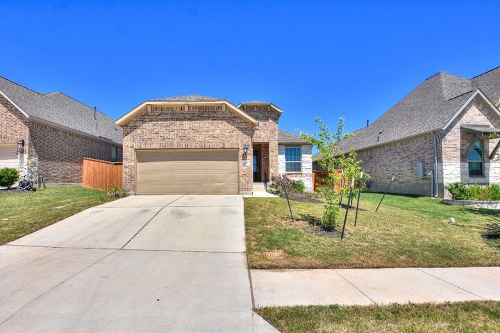 Property Photo: 141 Green Knoll Lane TX 78628
