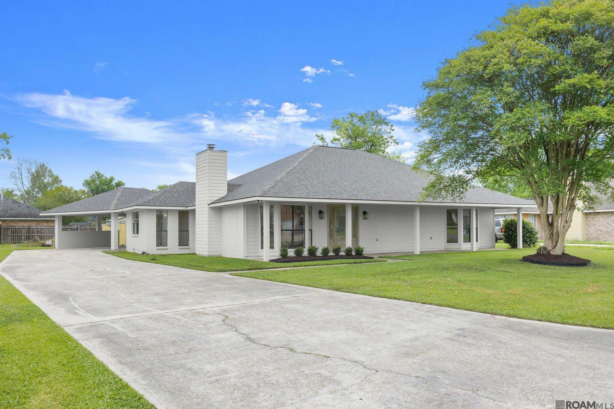 Property Photo: 2380 Ory Dr LA 70719