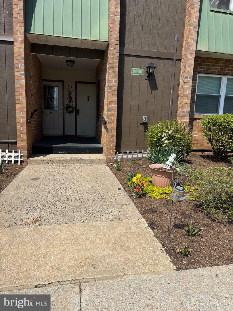 Property Photo: 402 Meadowview Lane 402 PA 19453