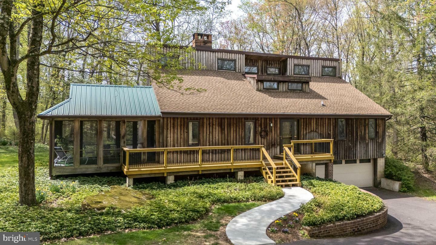 Property Photo: 1830 Oaklynn Drive PA 18054