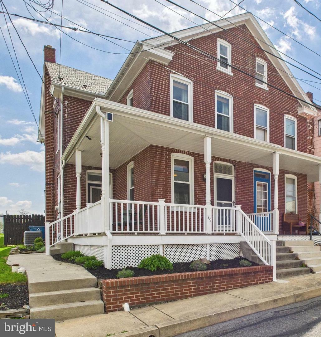 Property Photo: 29 N Manor Street PA 17554