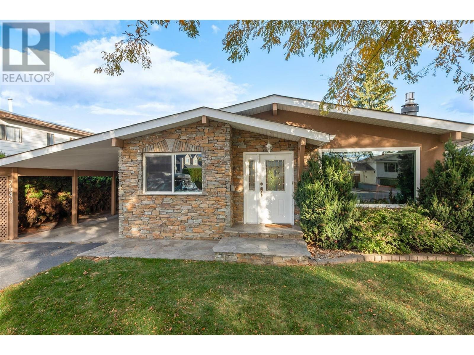 Photo de la propriété: 2645 Ethel Street BC V1Y 8C4