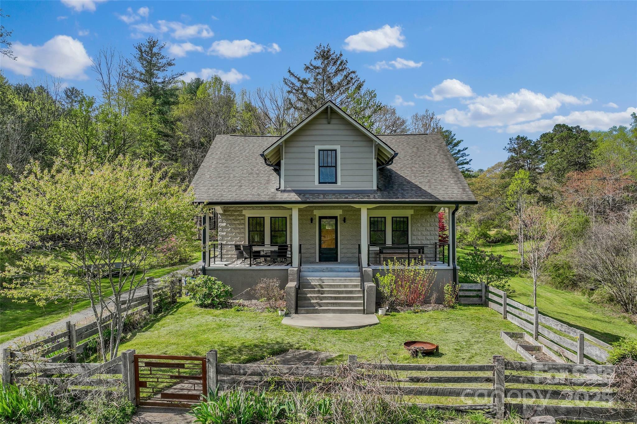 Property Photo: 33 Mezzo Cove NC 28804