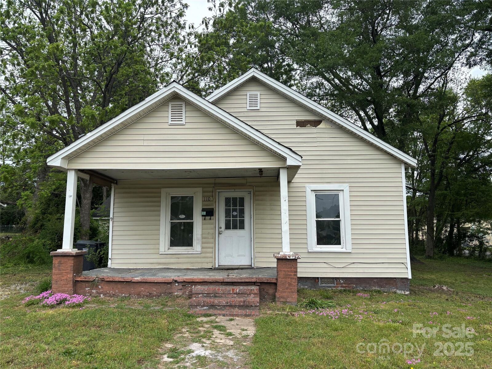 Property Photo:  110 E Church Street  NC 28034 