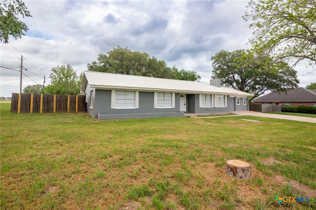 Property Photo: 454 W Ward Street TX 77963