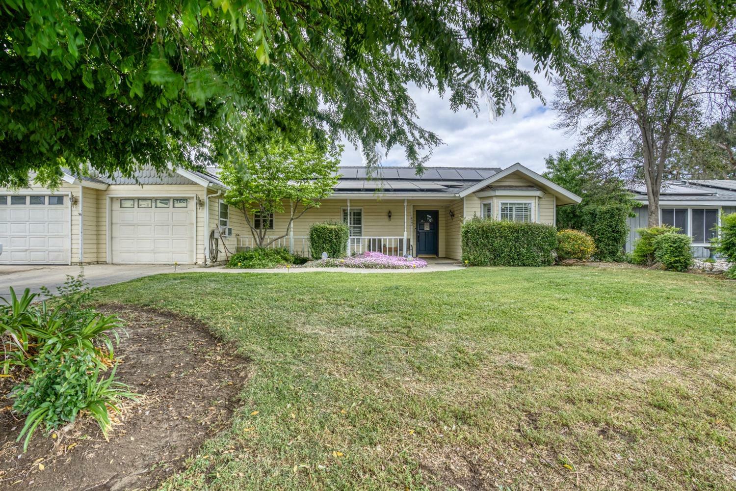 Property Photo: 1822 E Mary CA 93292