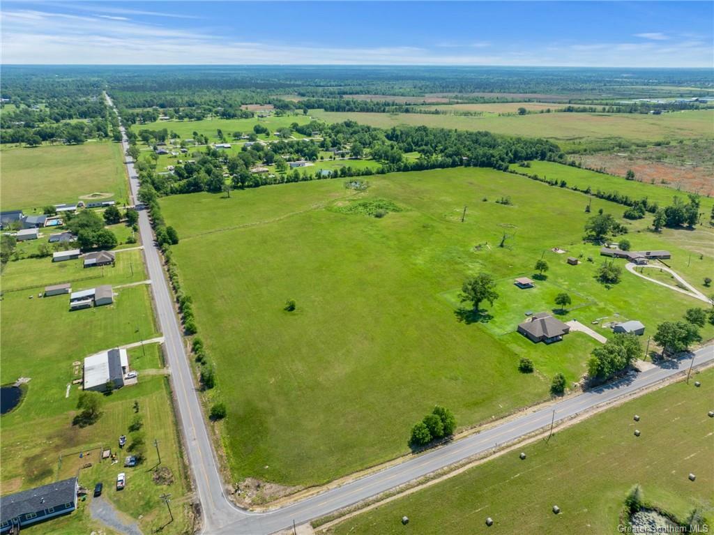 Property Photo: 2053 Topsy Road LA 70611