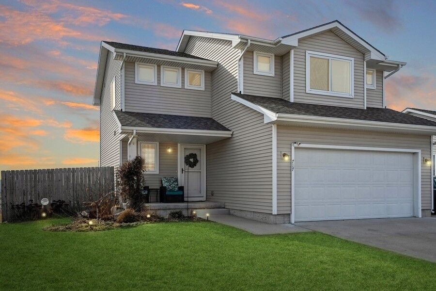 Property Photo:  717 37th Street SW  IA 50035 