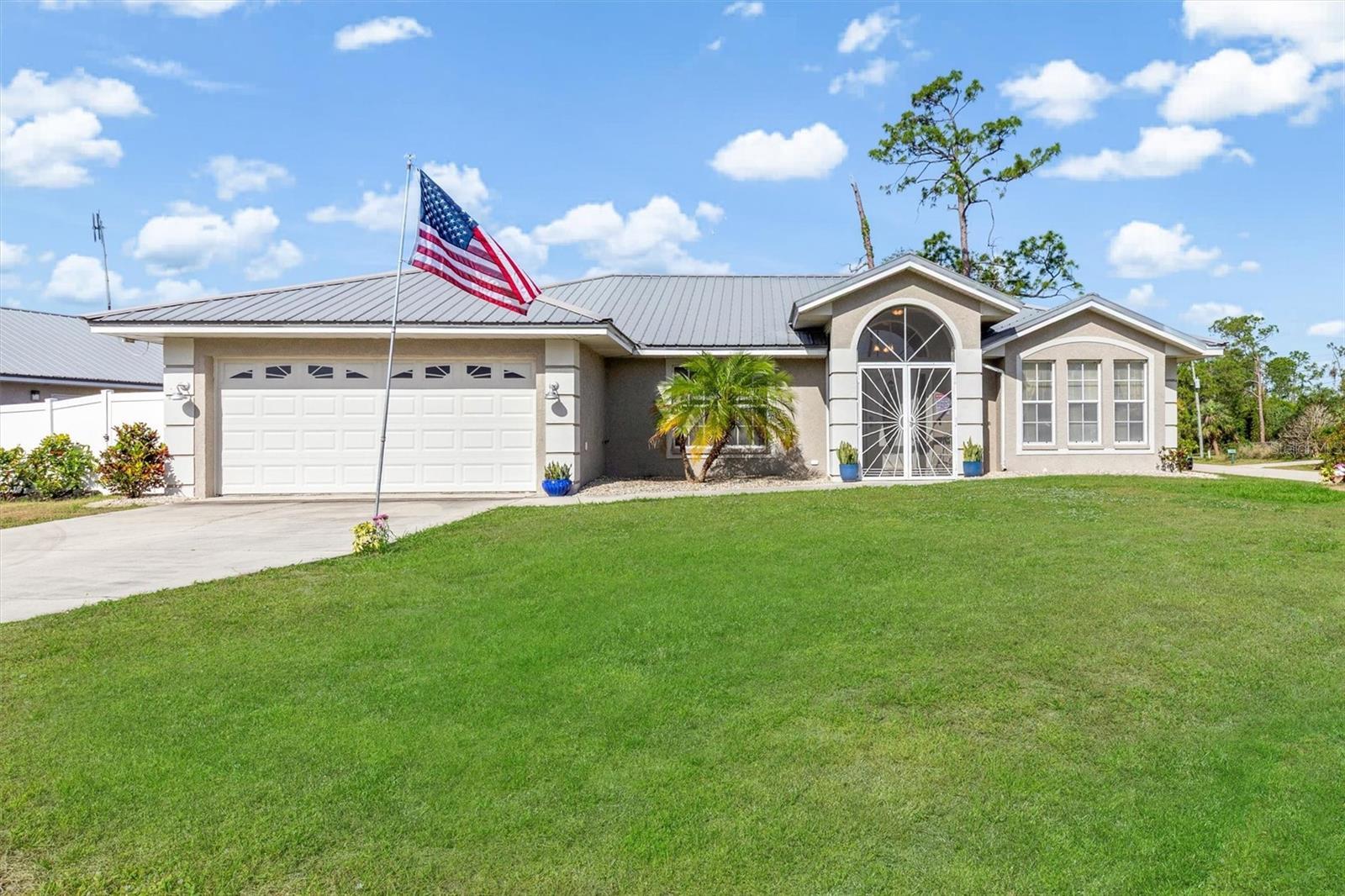 Property Photo: 2411 Atwater Drive FL 34288