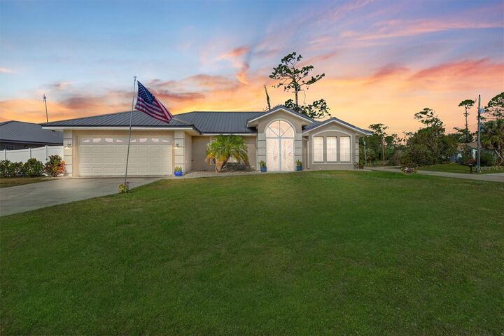 Property Photo: 2411 Atwater Drive FL 34288