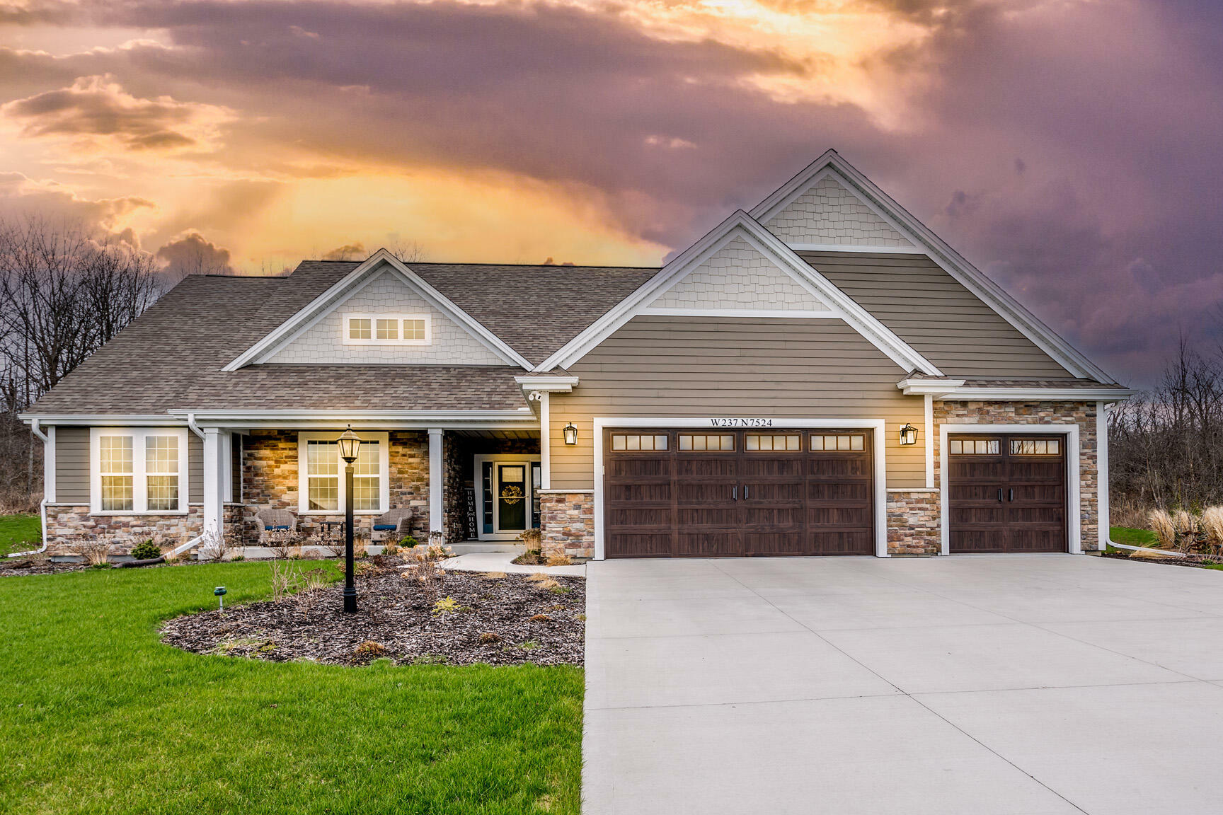 Property Photo:  W237n7524 Sedge Haven Ct  WI 53089 