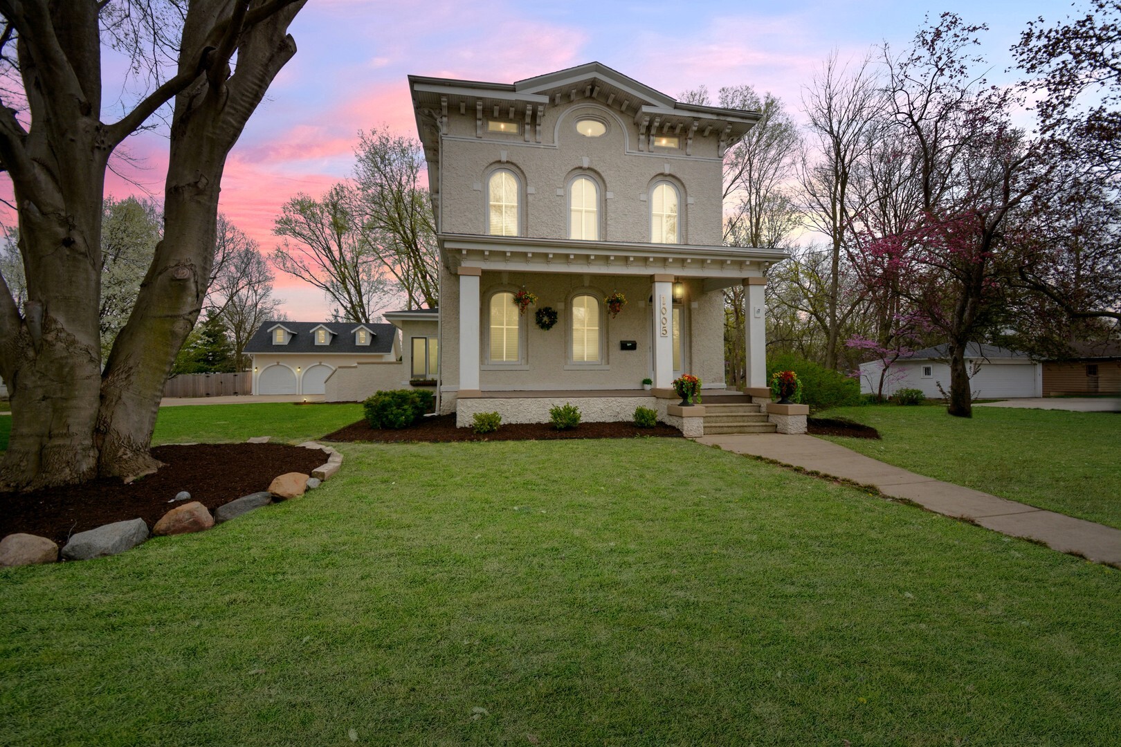 Property Photo:  1005 Hovey Avenue  IL 61761 