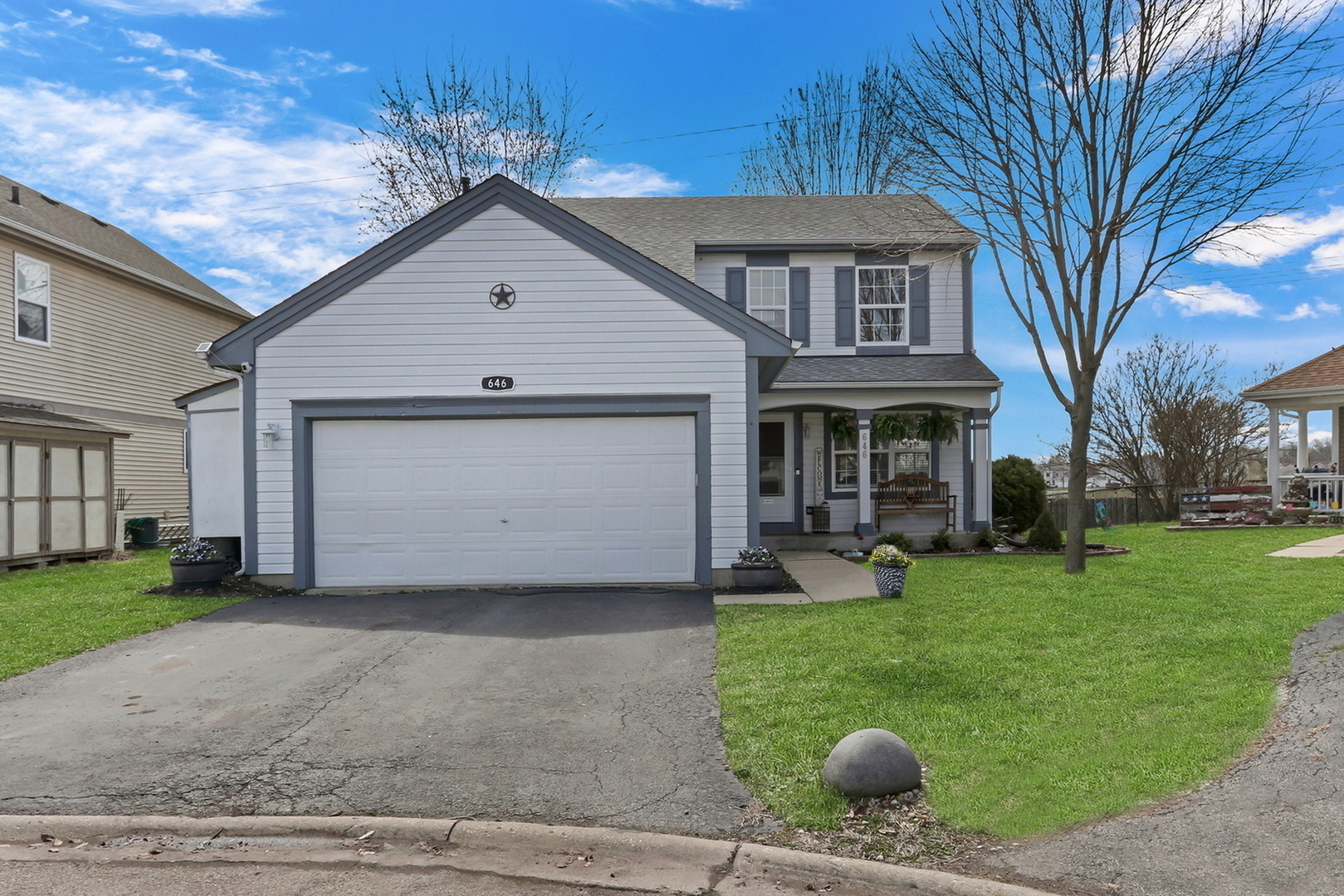 Property Photo: 646 E Weston Court IL 60073