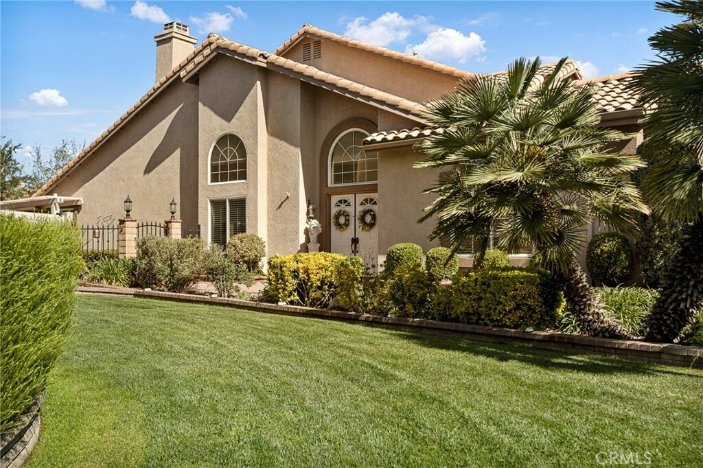 Property Photo: 1521 Fairway Oaks Avenue CA 92220