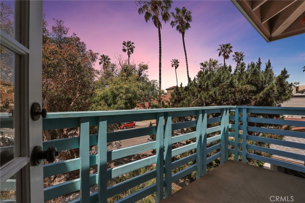 Property Photo:  510 S Catalina Avenue 1  CA 90277 