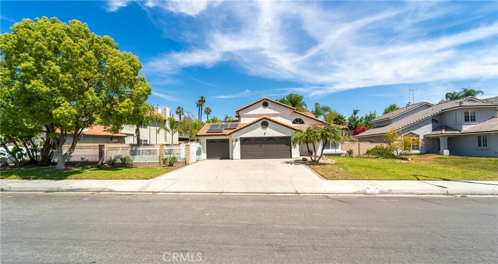 Property Photo: 553 Athens Street CA 92507