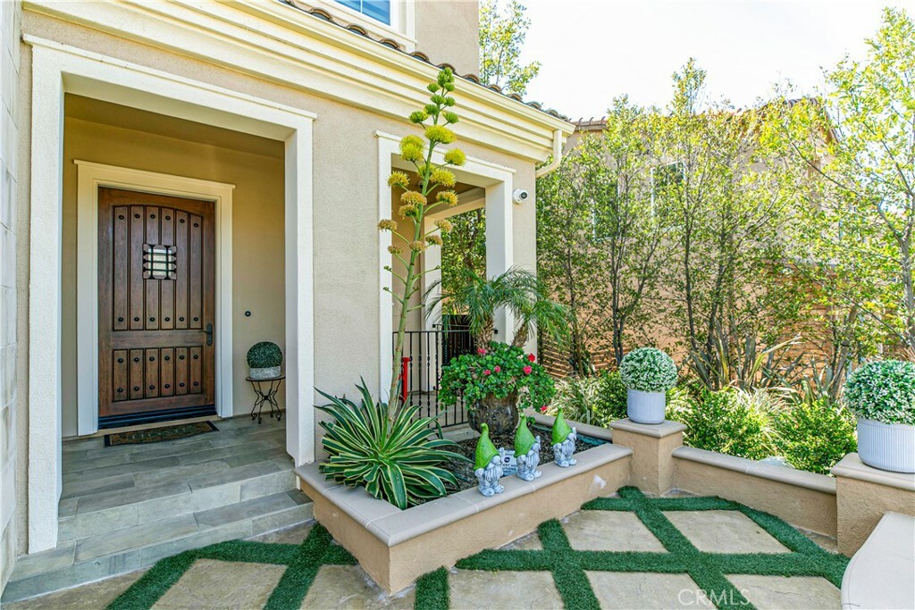 Property Photo: 20512 W Esmerelda Lane CA 91326