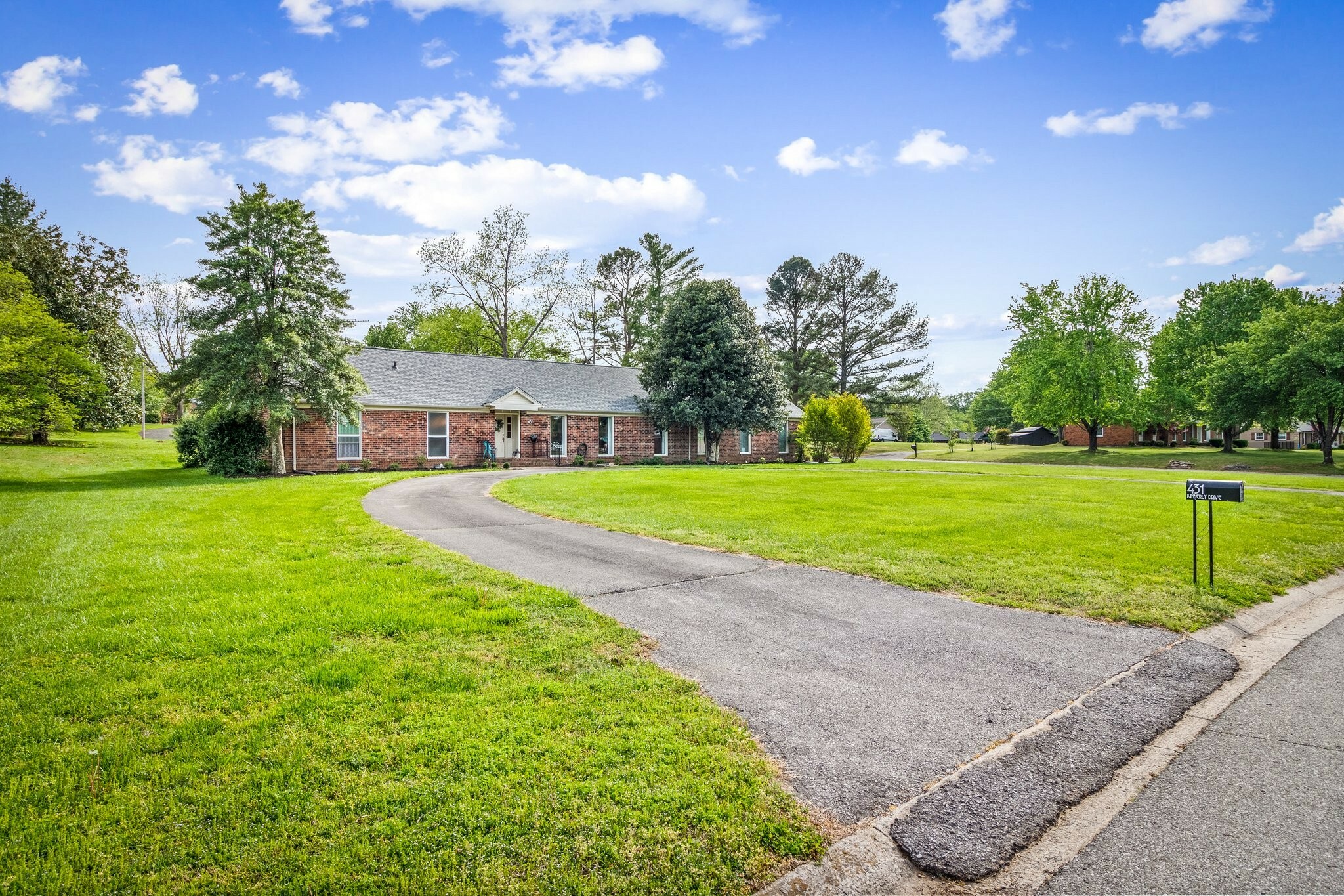 Property Photo: 431 Kimberly Dr TN 37043