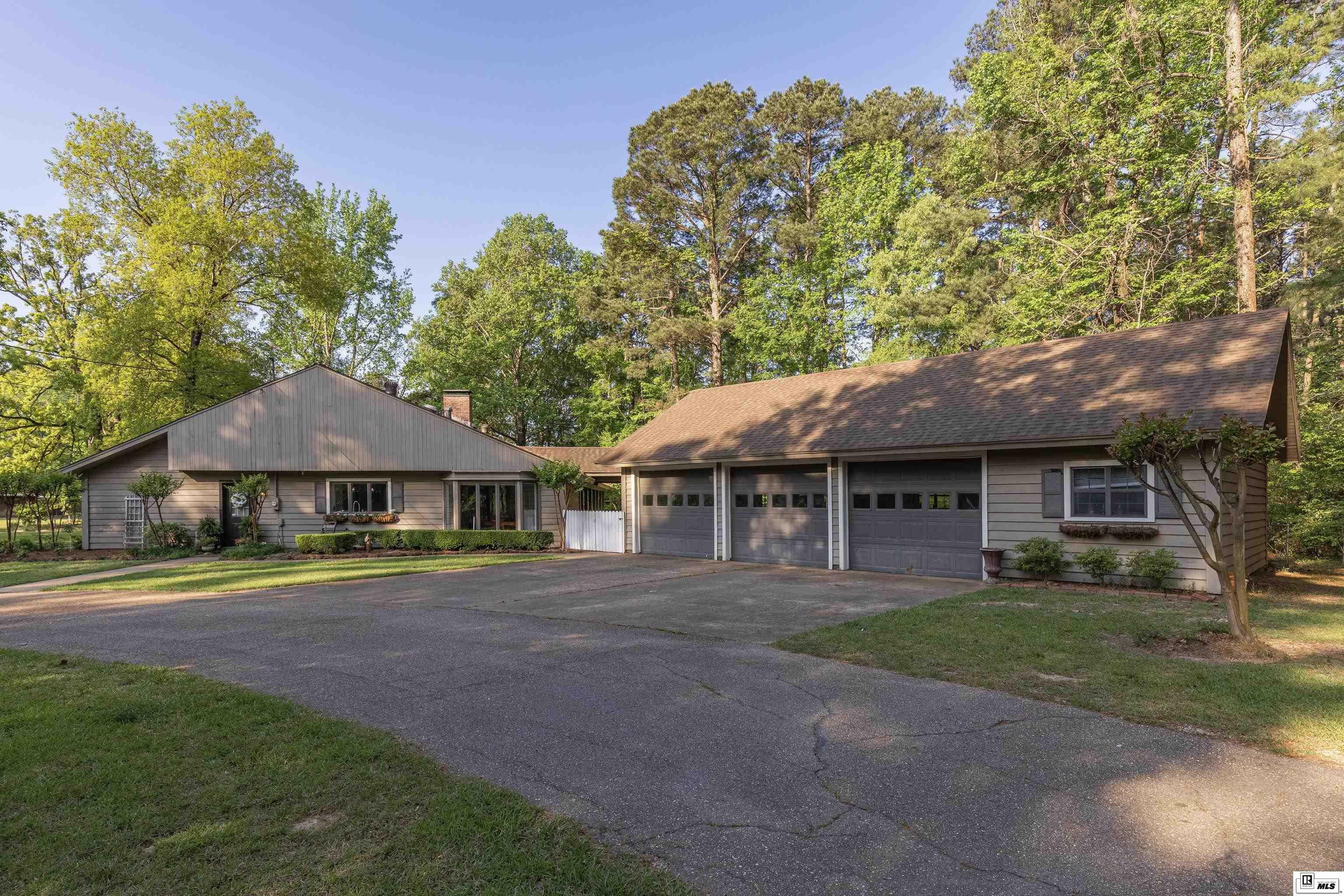 Property Photo: 147 Blue Ridge Lane LA 71270