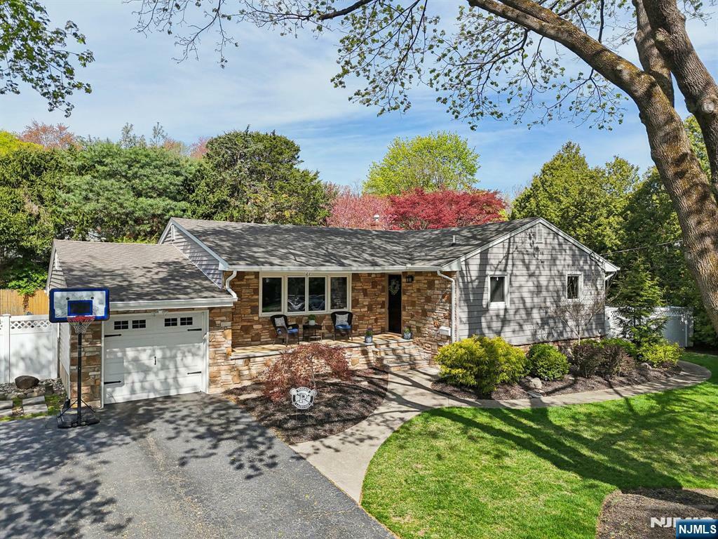 27 Ell Road  Hillsdale NJ 07642 photo