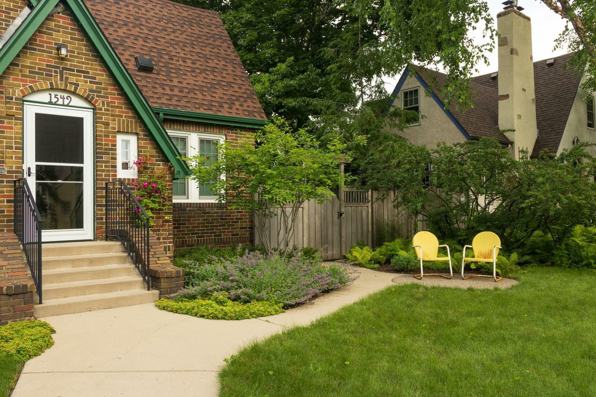 Property Photo: 1549 Simpson Street MN 55108