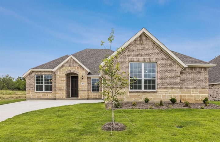 Property Photo: 741 Brozgold Avenue TX 76065