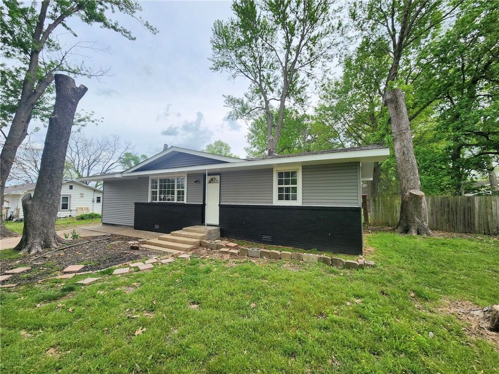 Property Photo:  201 E Rains Street  AR 72751 