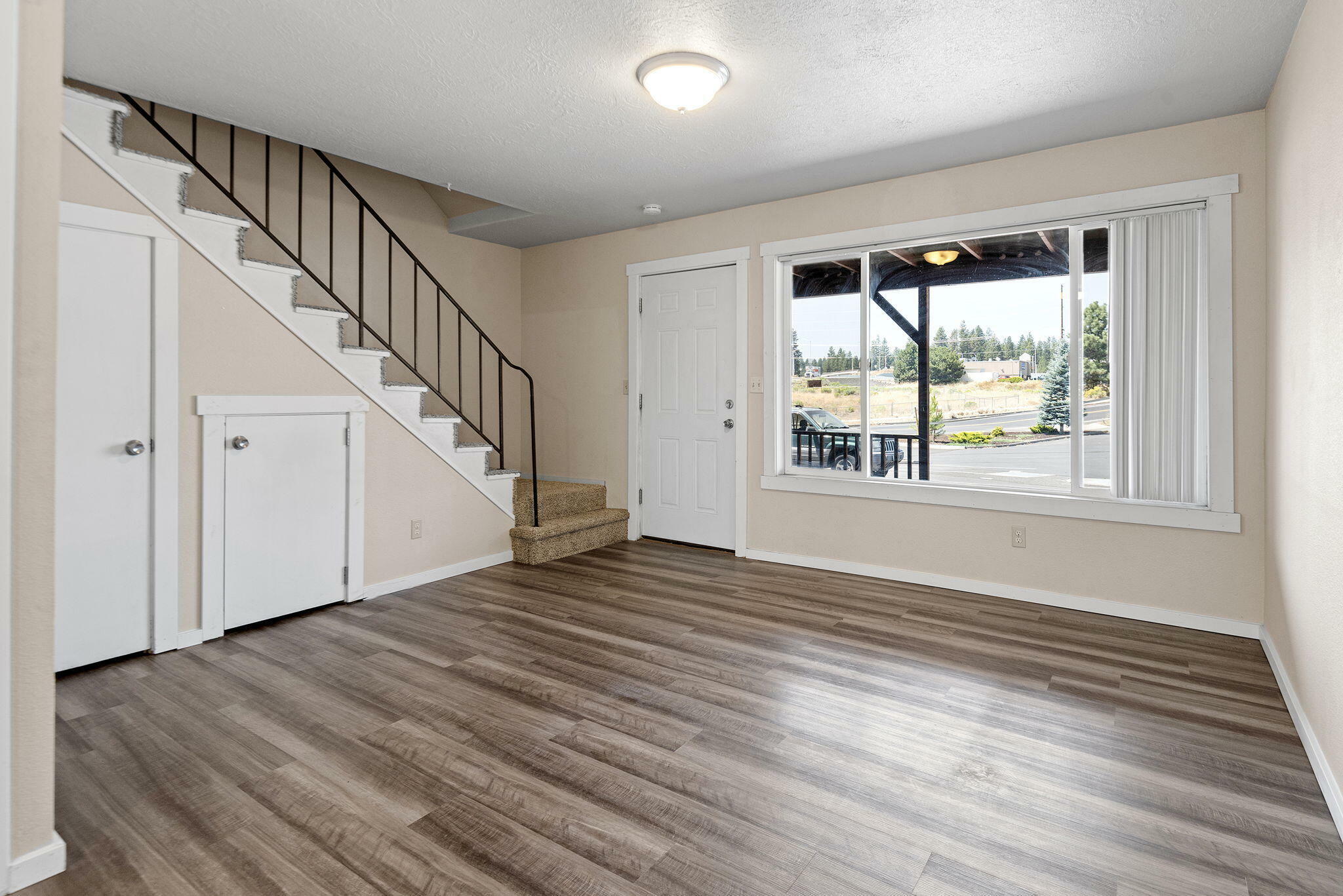 Property Photo: 20190 Old Murphy Road Unit 5 OR 97702