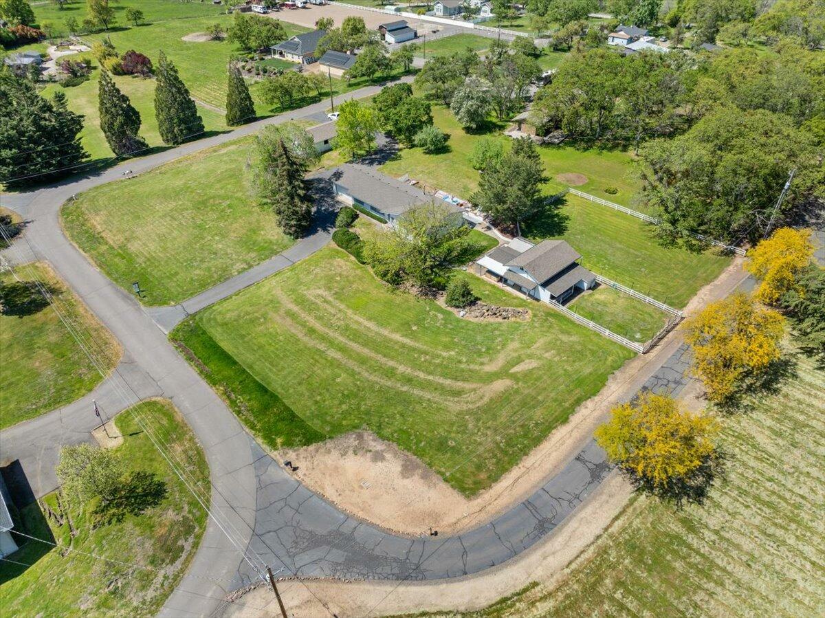 Property Photo: 1745 Oakmont Drive OR 97504