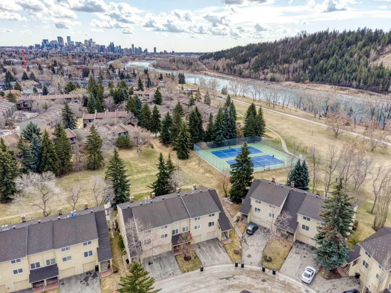 Property Photo: 322 Point McKay Gardens NW AB T3B 4V8