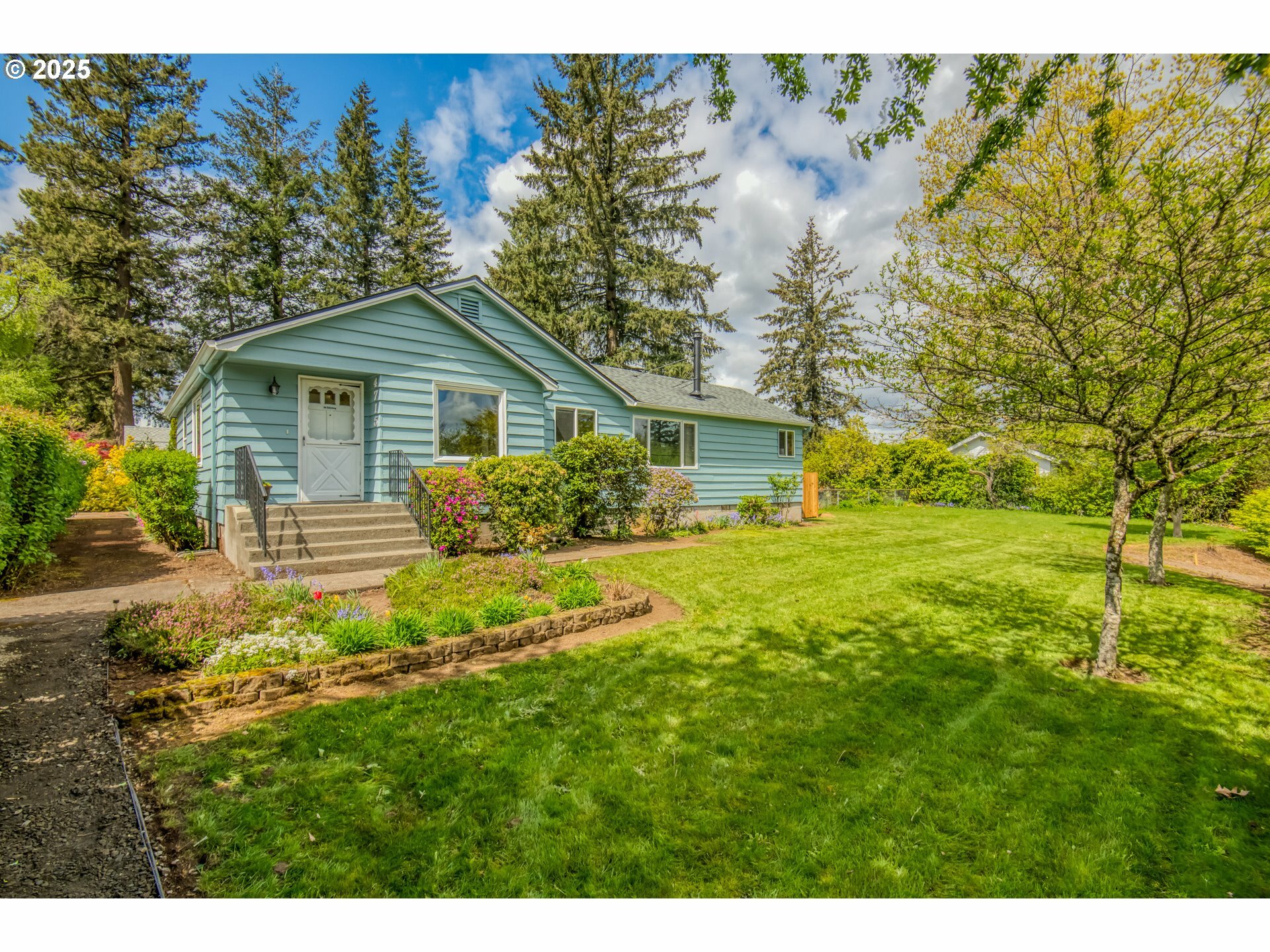 4715 SW Coronado St  Portland OR 97219 photo